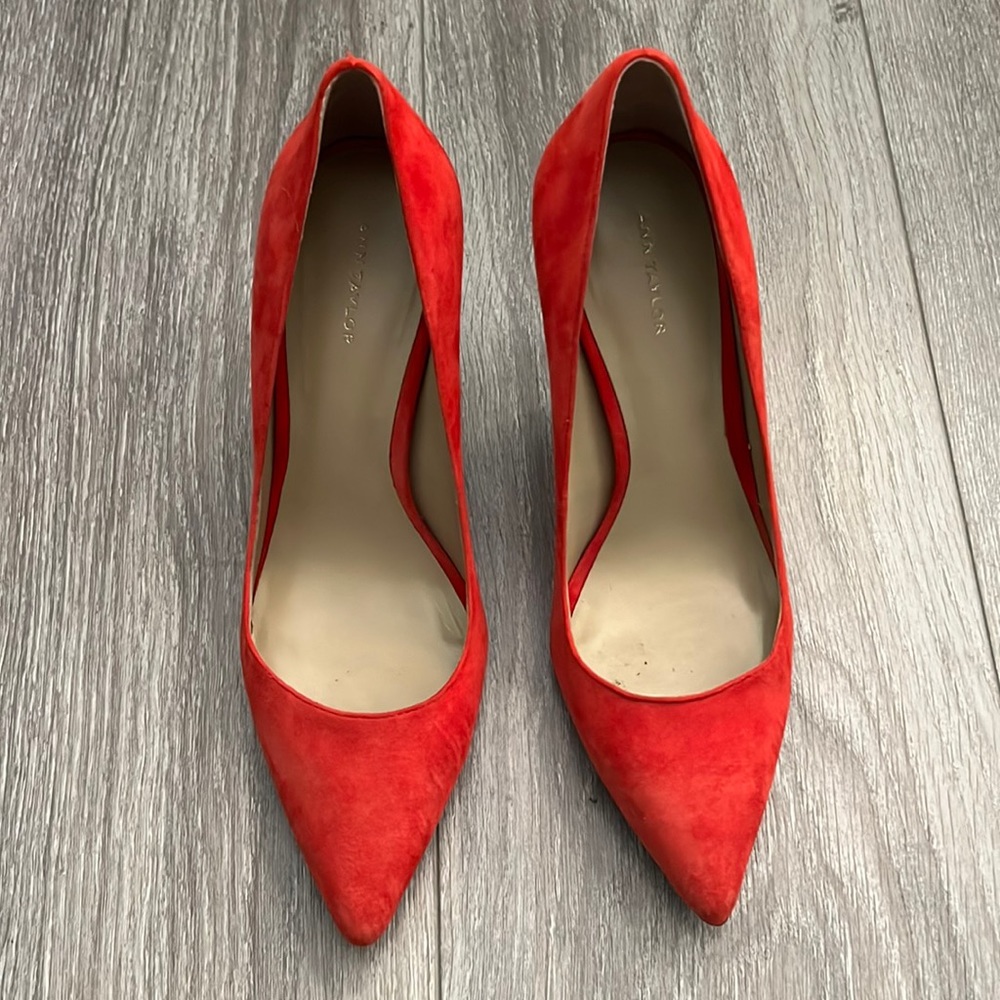 Ann Taylor red‎ suede pumps